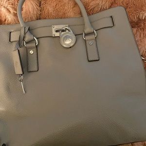 Cute tote bag, perfect for travel. Fits iPad